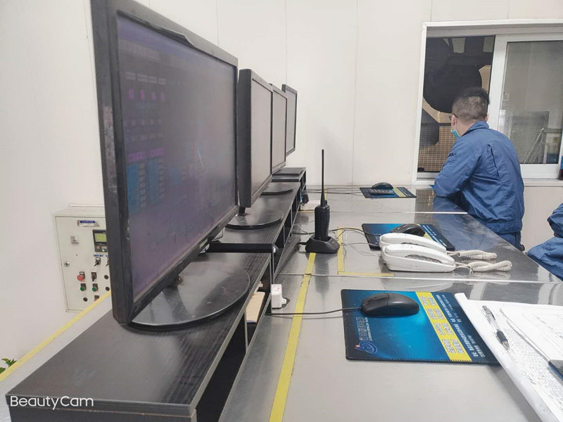 1601257092603434.jpg 主控室操作平臺(tái)_副本.jpg